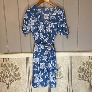 1 4 3 STORY beautiful ruffle and tie waist floral dress size L in EUC